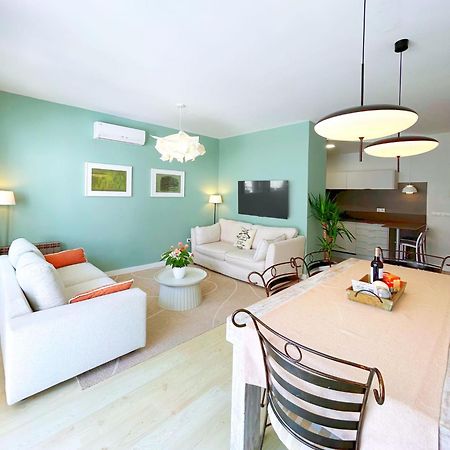 Abbott Apartment - 1 Min From The Beach - 100M2 - Sleeps 8 Sitges Kültér fotó