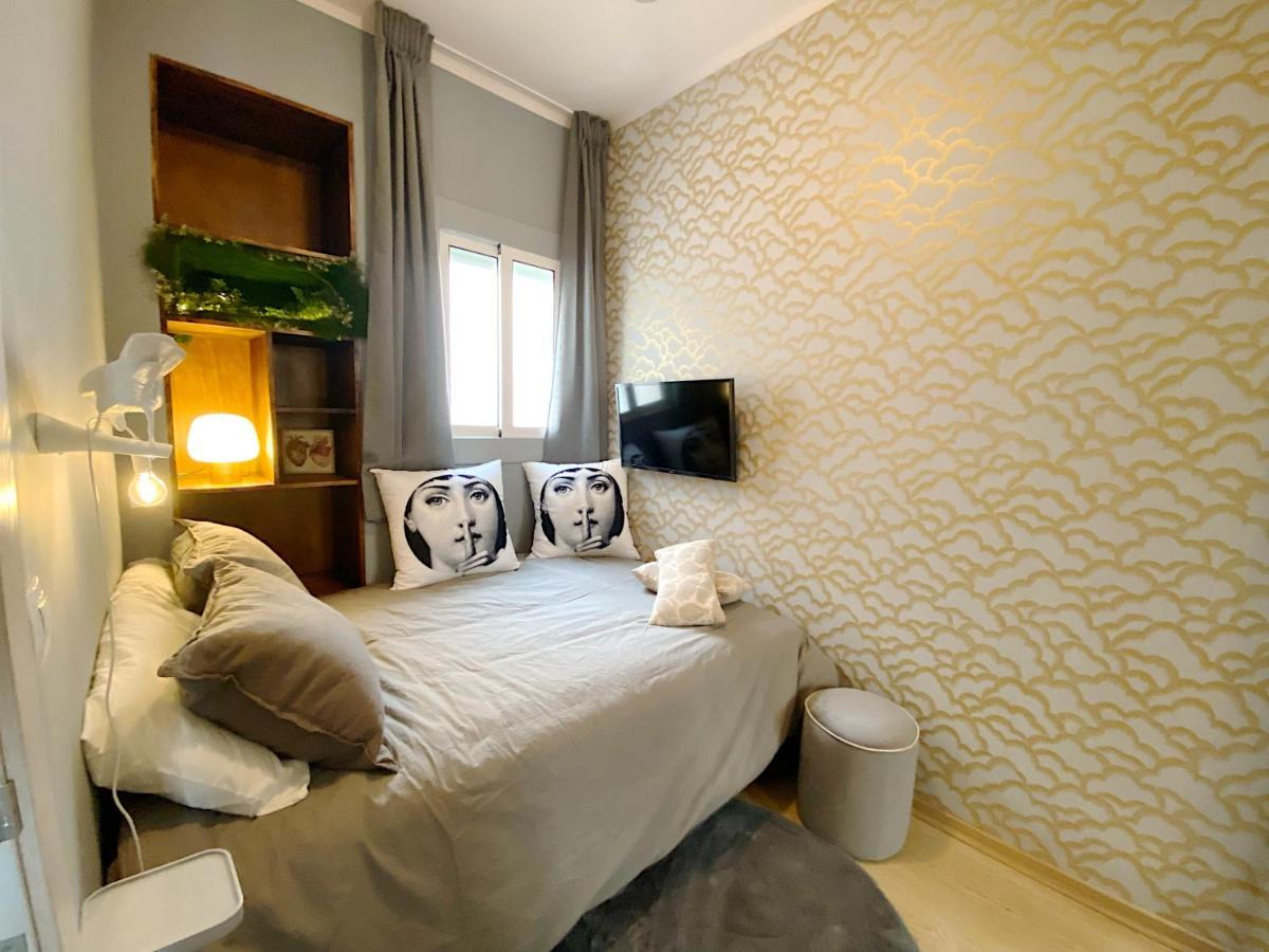 Abbott Apartment - 1 Min From The Beach - 100M2 - Sleeps 8 Sitges Kültér fotó