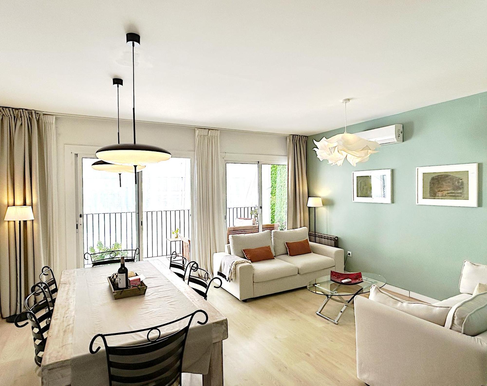Abbott Apartment - 1 Min From The Beach - 100M2 - Sleeps 8 Sitges Kültér fotó