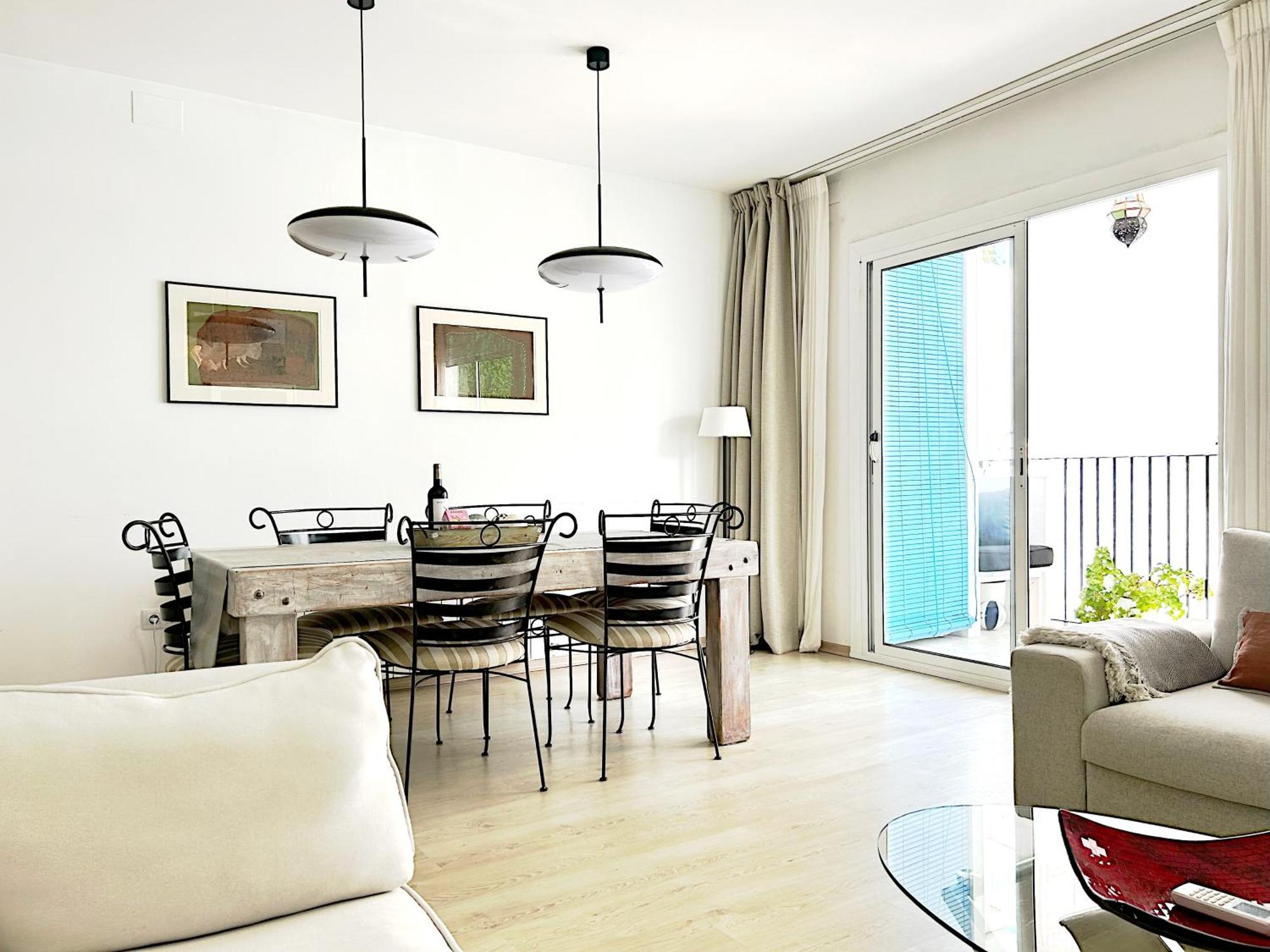 Abbott Apartment - 1 Min From The Beach - 100M2 - Sleeps 8 Sitges Kültér fotó