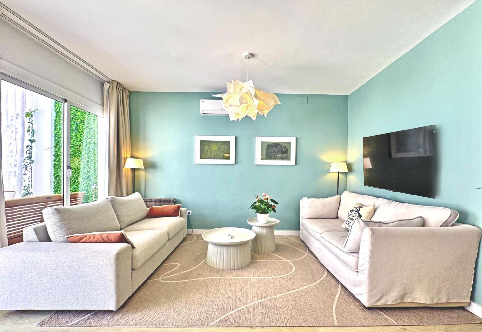 Abbott Apartment - 1 Min From The Beach - 100M2 - Sleeps 8 Sitges Kültér fotó