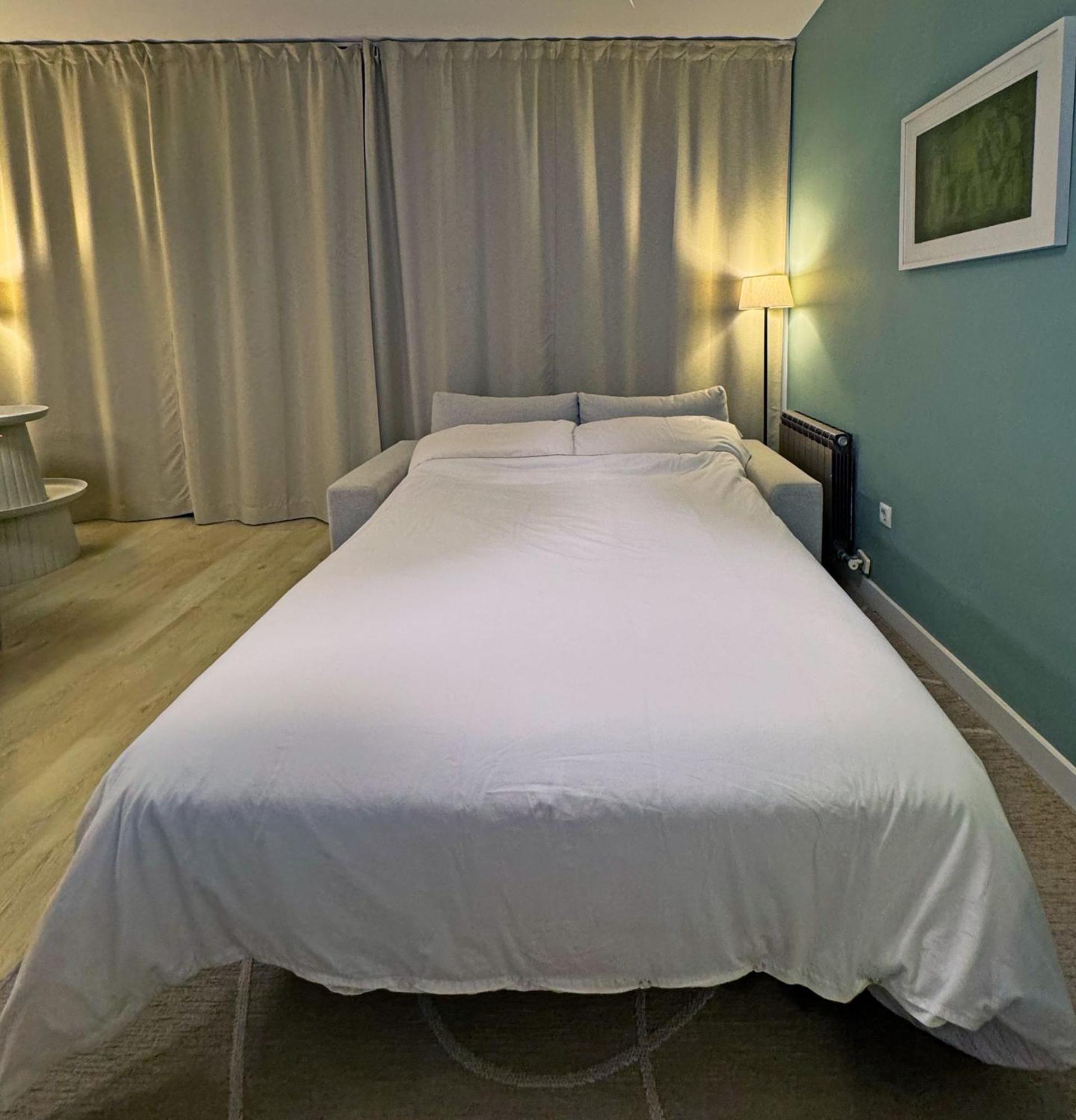Abbott Apartment - 1 Min From The Beach - 100M2 - Sleeps 8 Sitges Kültér fotó